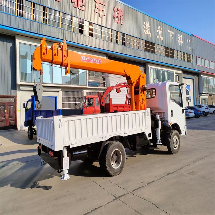 康平县三轮随车吊定制 农用改装机自备吊中瑞长期出售